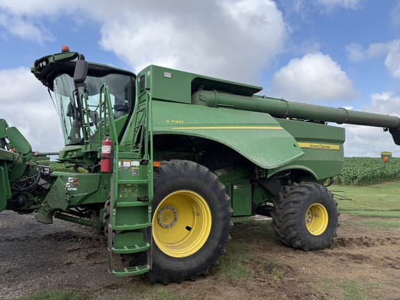 Image of John Deere S790 equipment image 2