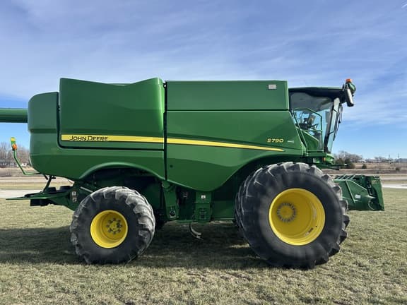 Image of John Deere S790 equipment image 4