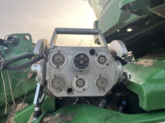 Image of John Deere S790 equipment image 2