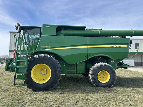 Image of John Deere S790 equipment image 1