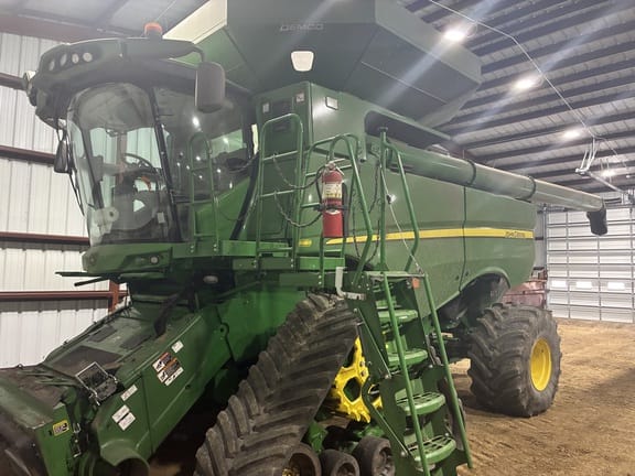 2019 John Deere S790 Equipment Image0