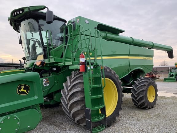 Main image John Deere S790