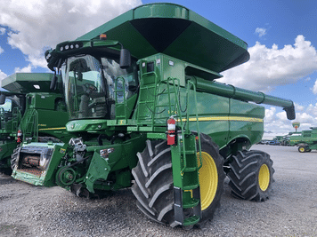 Main image John Deere S790