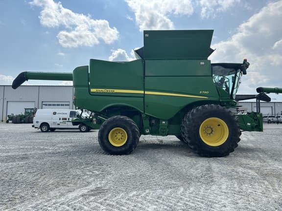 Image of John Deere S790 equipment image 4