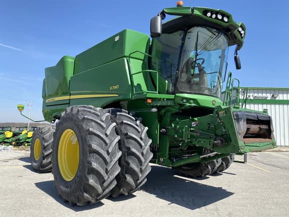 Image of John Deere S790 equipment image 2