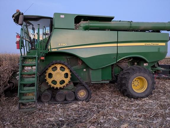 Image of John Deere S790 equipment image 1