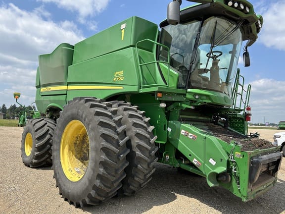 2019 John Deere S790 Equipment Image0