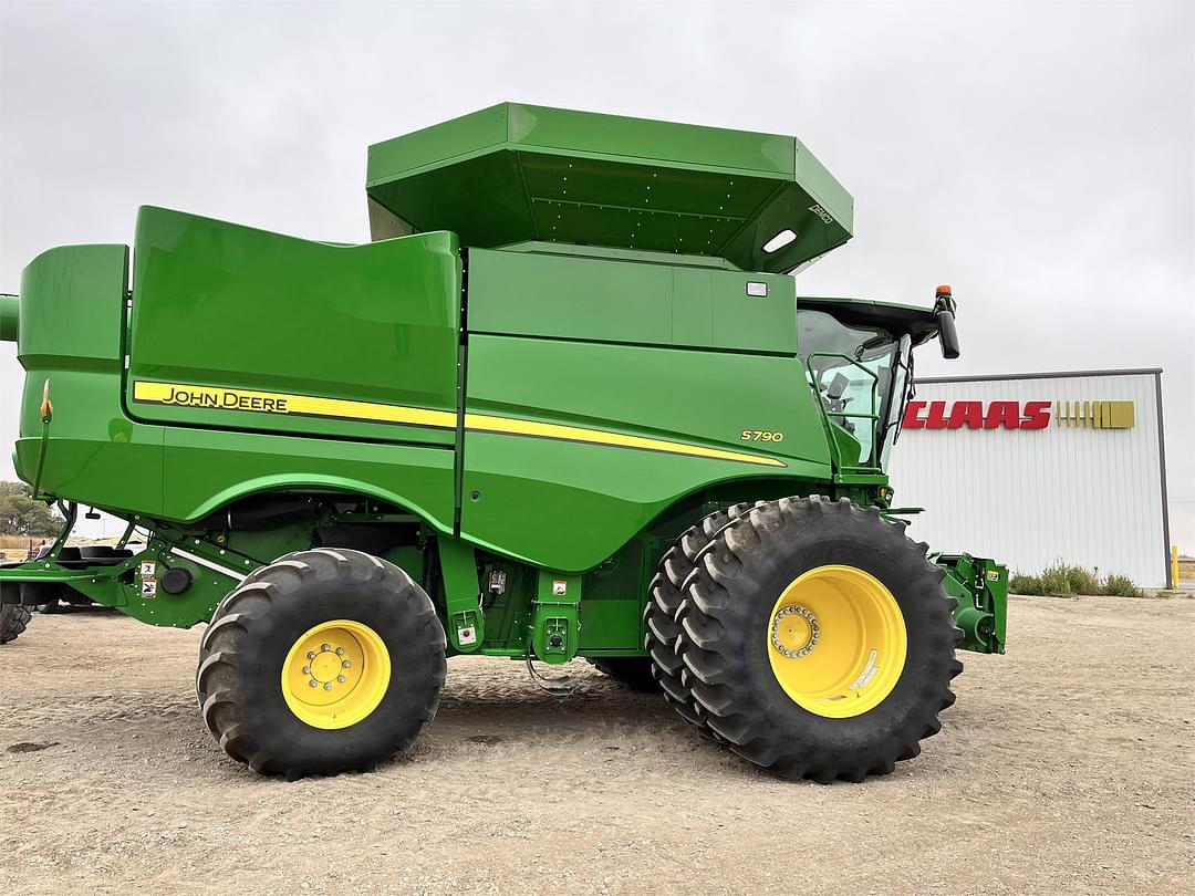 Image of John Deere S790 Primary image