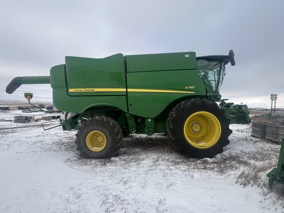 Image of John Deere S790 equipment image 2