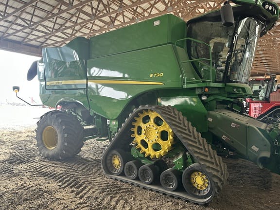 2019 John Deere S790 Equipment Image0