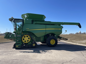 Main image John Deere S790