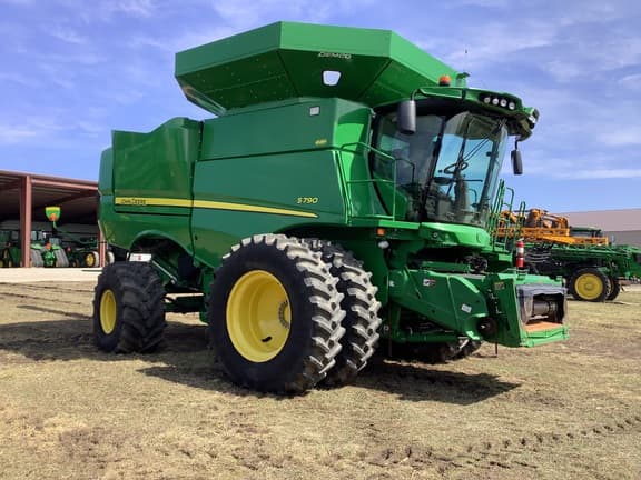 Image of John Deere S790 equipment image 2