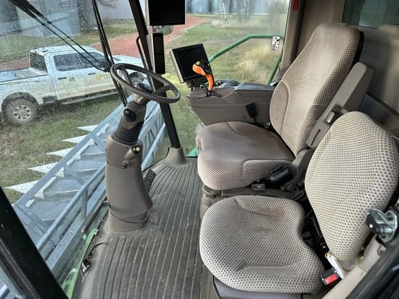 Image of John Deere S790 equipment image 4