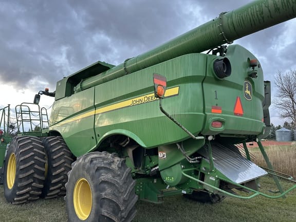 2019 John Deere S790 Equipment Image0