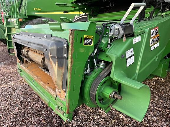 Image of John Deere S790 equipment image 4