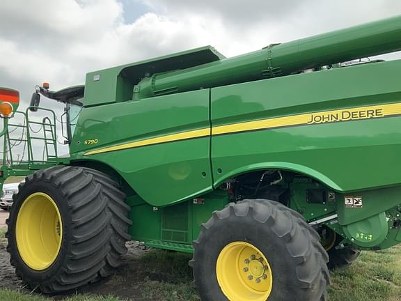 Image of John Deere S790 equipment image 1