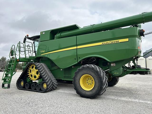 Image of John Deere S790 equipment image 2