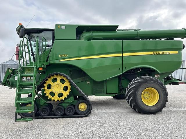 Image of John Deere S790 equipment image 1