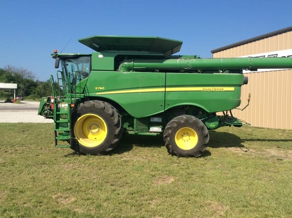 Main image John Deere S790