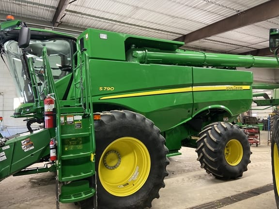 Main image John Deere S790