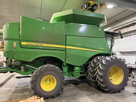 Image of John Deere S790 equipment image 1