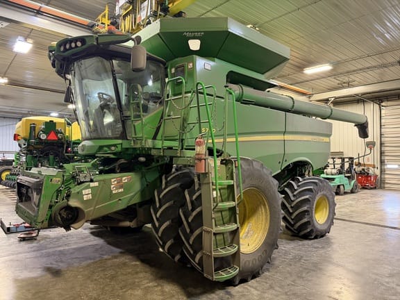 2019 John Deere S790 Equipment Image0