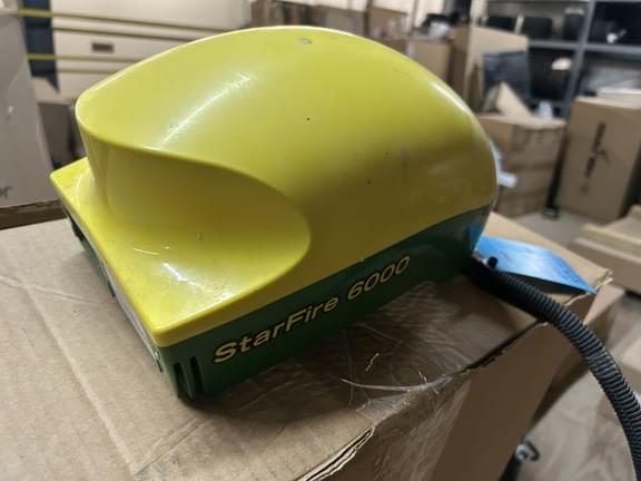 Image of John Deere StarFire 6000 equipment image 2