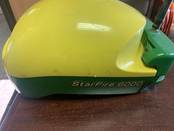 Image of John Deere StarFire 6000 equipment image 3