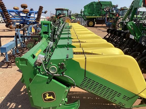 Image of John Deere SH12F equipment image 4