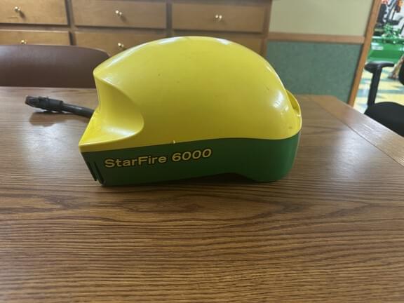 Image of John Deere StarFire 6000 equipment image 4