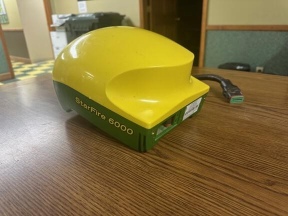 Image of John Deere StarFire 6000 equipment image 2
