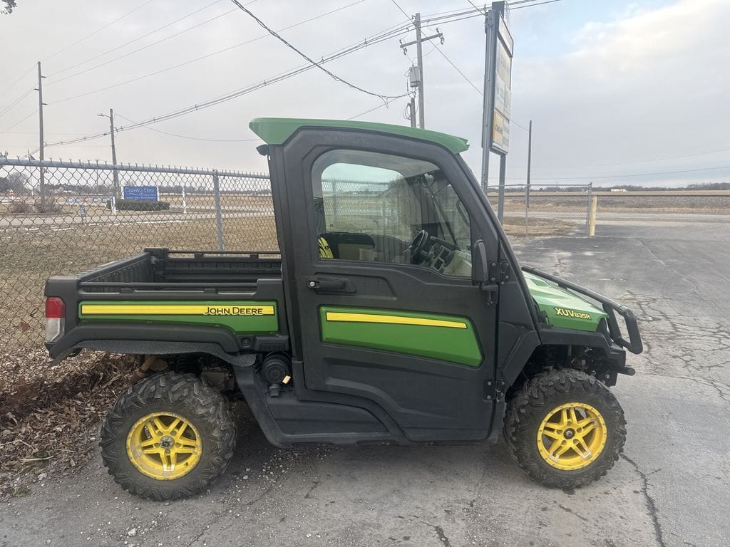2019 John Deere XUV 835R Equipment Image0
