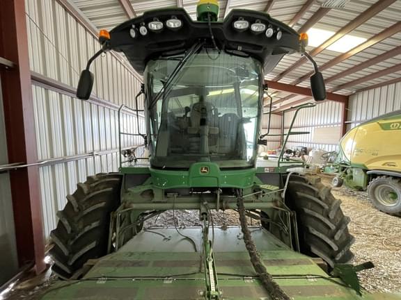 Image of John Deere W235 equipment image 4