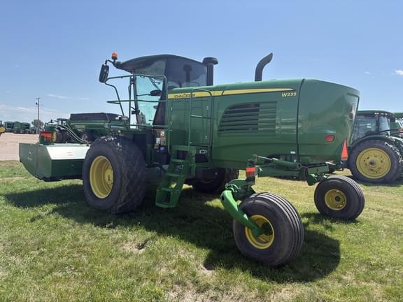 Image of John Deere W235 equipment image 2