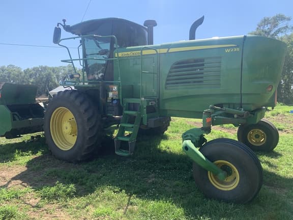Image of John Deere W235 equipment image 2