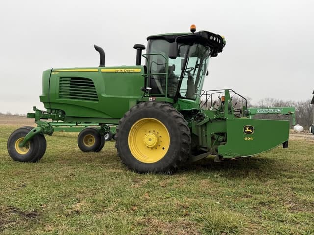 Image of John Deere W235R equipment image 3