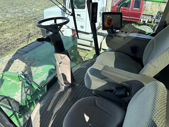 Image of John Deere W260 equipment image 4