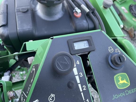Image of John Deere W52R equipment image 4