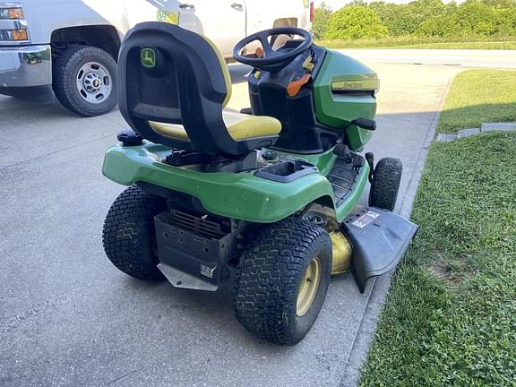 Image of John Deere X330 equipment image 1