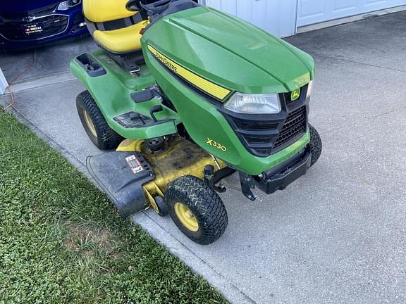 Image of John Deere X330 equipment image 3