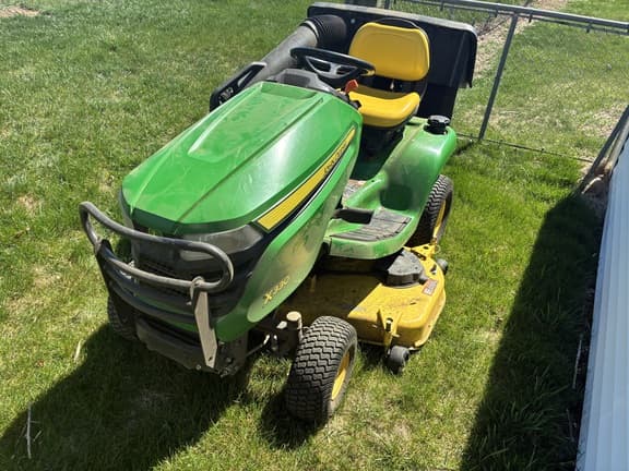 Image of John Deere X330 equipment image 3