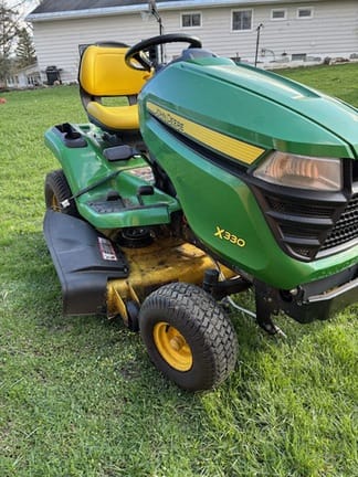 2019 John Deere X330 Equipment Image0