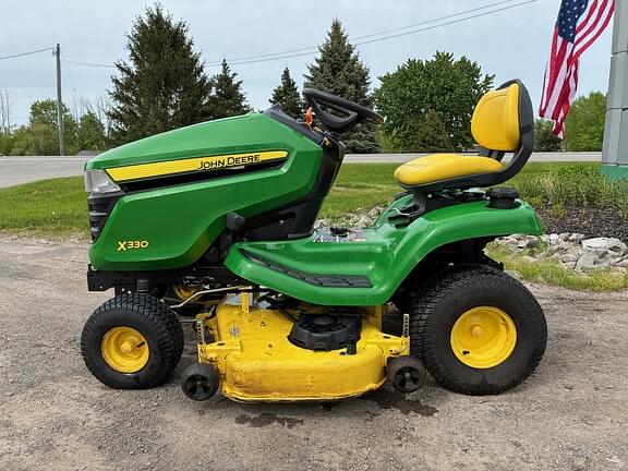 Image of John Deere X330 equipment image 1