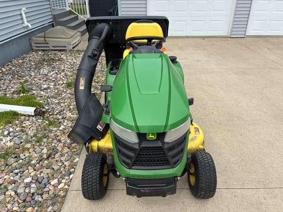 Image of John Deere X330 equipment image 4