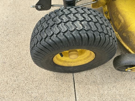 Image of John Deere X330 equipment image 2