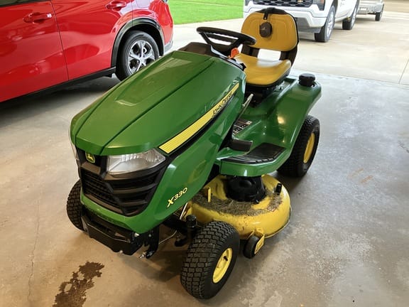 2019 John Deere X330 Equipment Image0