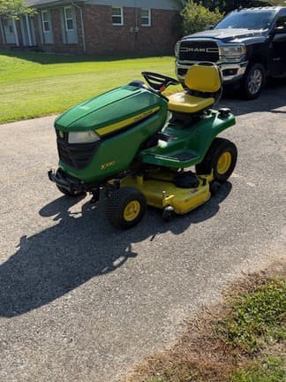 Image of John Deere X330 equipment image 1