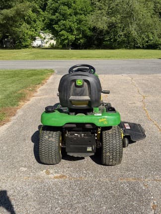 Image of John Deere X330 equipment image 2