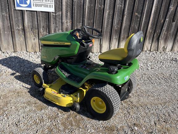 Image of John Deere X330 equipment image 2