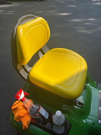 Image of John Deere X370 equipment image 4